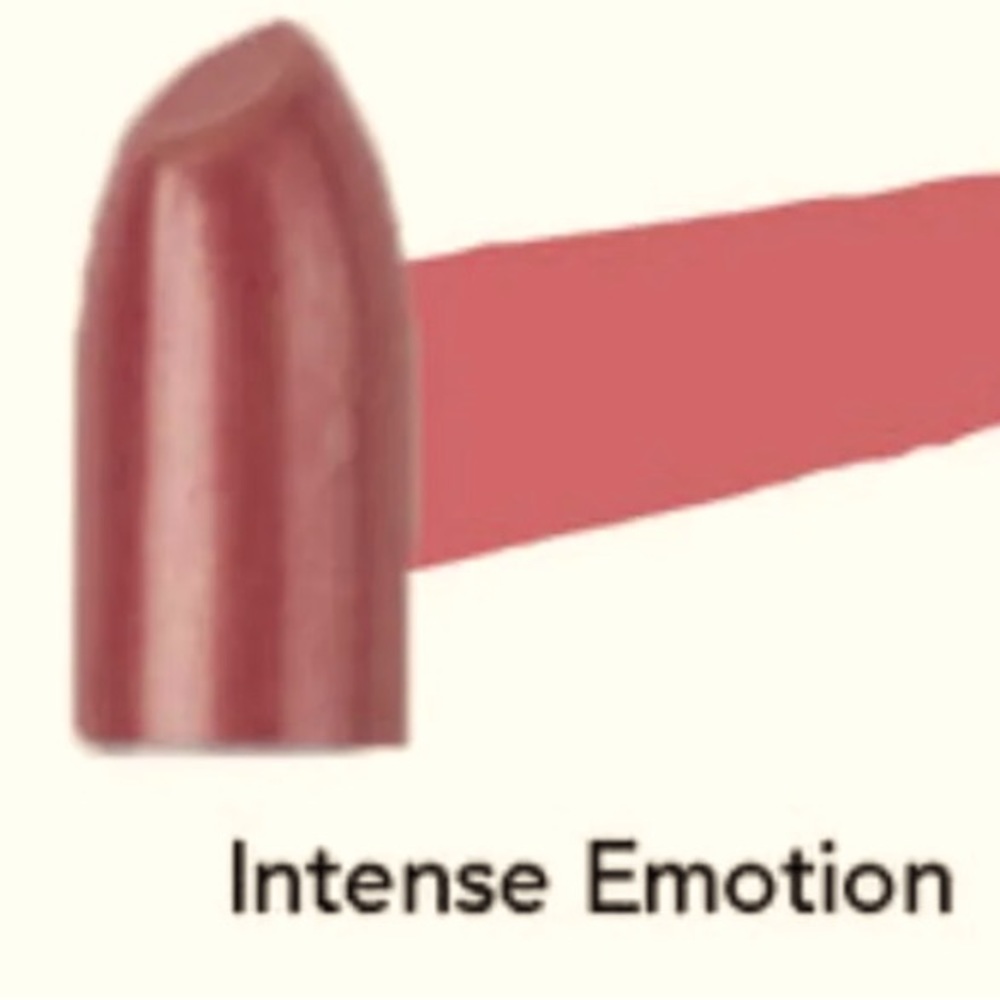 INTENSE EMOTION LIPSTICK HIGH PIGMENT SOLD BY PROFESSIONAL MAKEUP ARTIST!!!